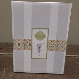 Scentsy Tilia Plug-In Warmer in White with Green Accents